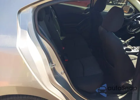 2016 Mazda Mazda3 I Touring z USA, uszkodzony, nr VIN JM1BM1V73G1299609